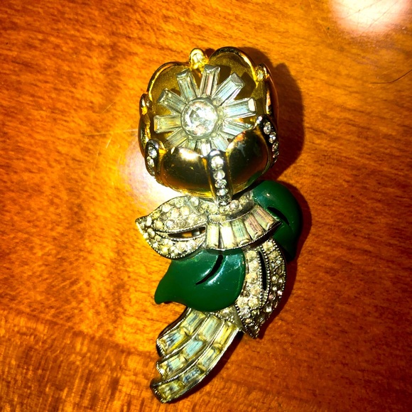 Jewelry - Vintage pins